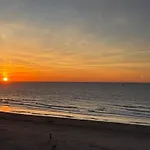 Digue De Westende, Avec Coin Nuit, Piscine, Vue Et Fantastique Appartement