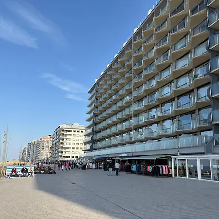 Daire Digue De Westende, Avec Coin Nuit, Piscine, Vue Et Fantastique Middelkerke