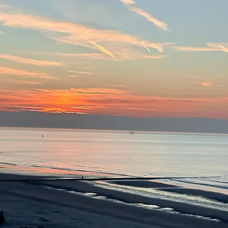 Digue De Westende, Avec Coin Nuit, Piscine, Vue Et Fantastique Appartement Middelkerke