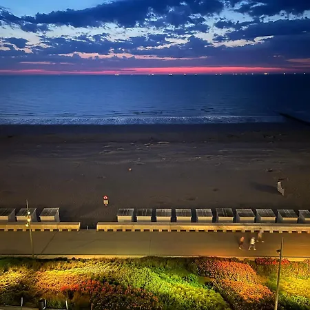 Appartement Digue De Westende, Avec Coin Nuit, Piscine, Vue Et Fantastique