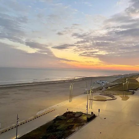Digue De Westende, Avec Coin Nuit, Piscine, Vue Et Fantastique Миделкерк