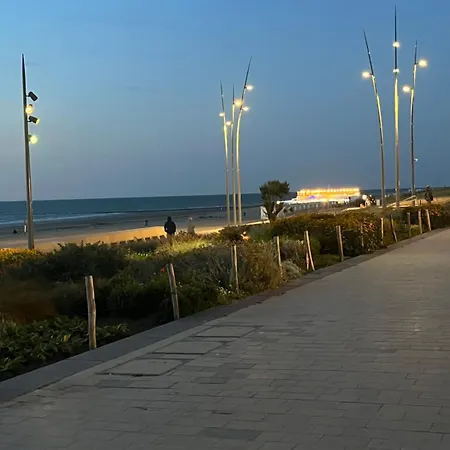 Digue De Westende, Avec Coin Nuit, Piscine, Vue Et Fantastique