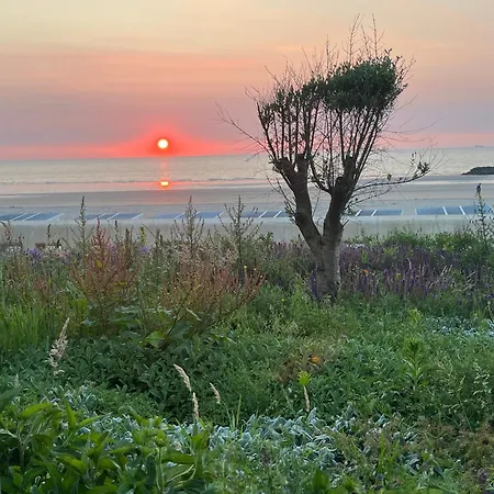 Digue De Westende, Avec Coin Nuit, Piscine, Vue Et Fantastique Миделкерк