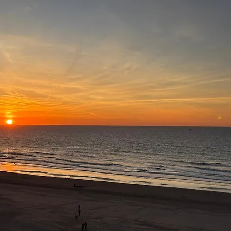 Digue De Westende, Avec Coin Nuit, Piscine, Vue Et Fantastique 아파트