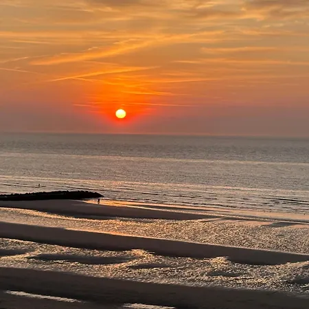 Digue De Westende, Avec Coin Nuit, Piscine, Vue Et Fantastique 아파트 *